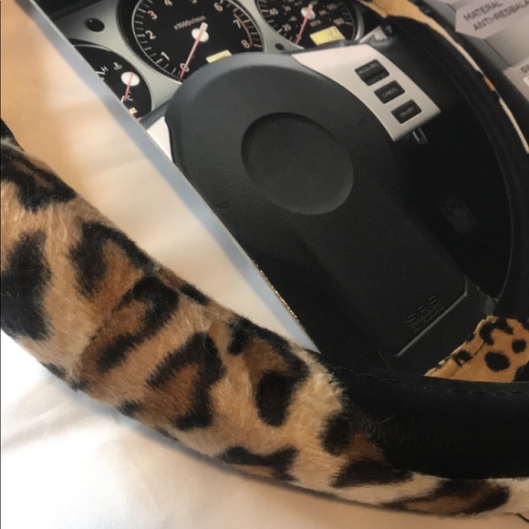 Leopard Print Steering wheel cover - Picture 2 of 2